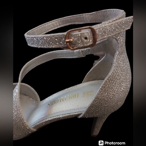 Dream Pairs silver shiney heels.  Womens. Size 7.5 - Picture 5 of 12